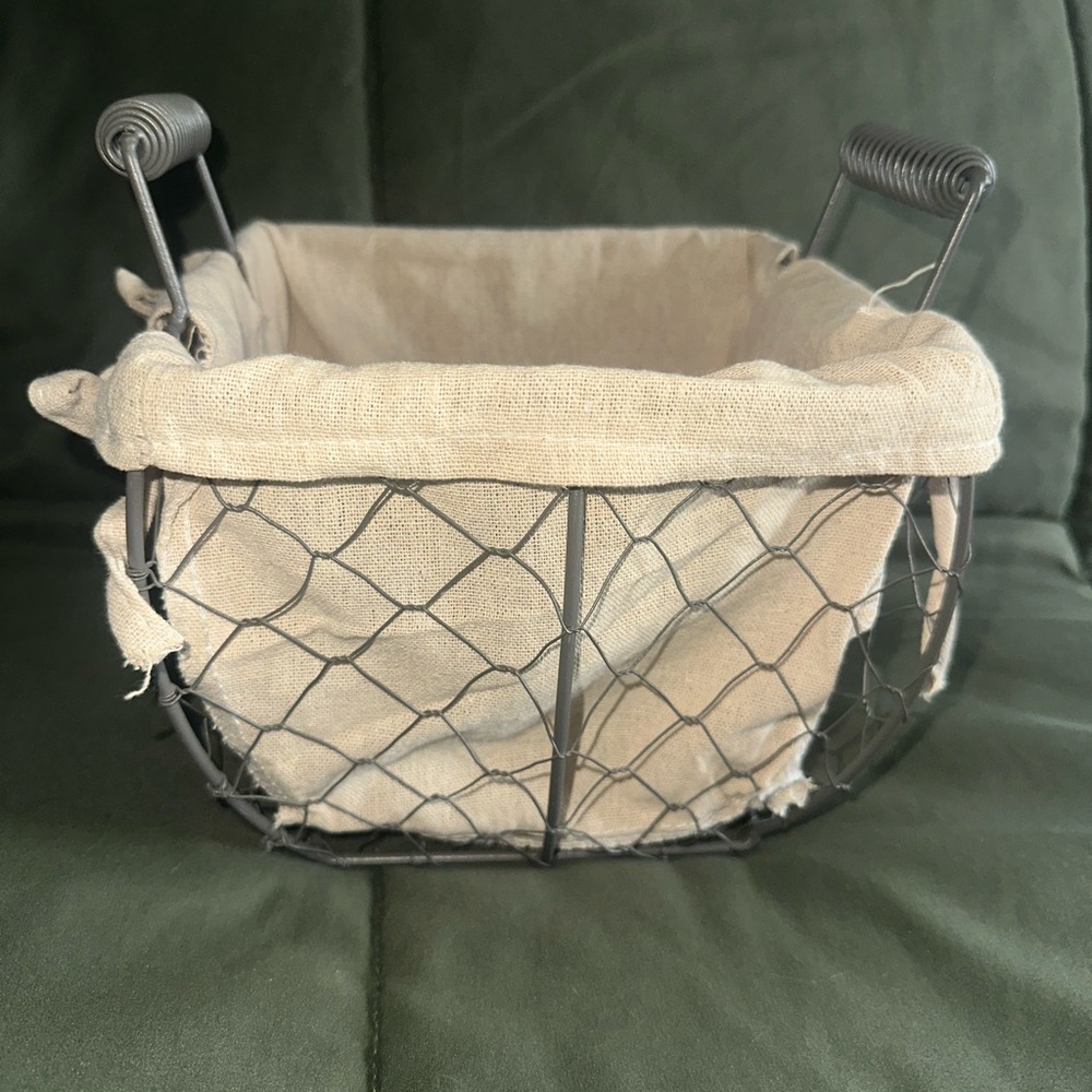 Wire Basket with Cream Liner